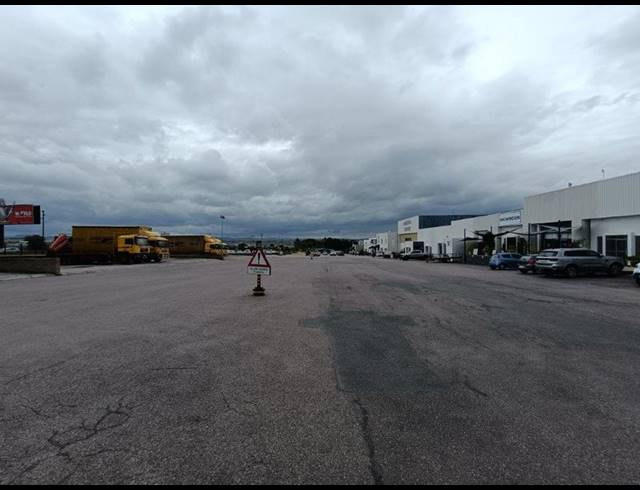 BUSINESS PROPERTY TO RENT IN LANSERIA